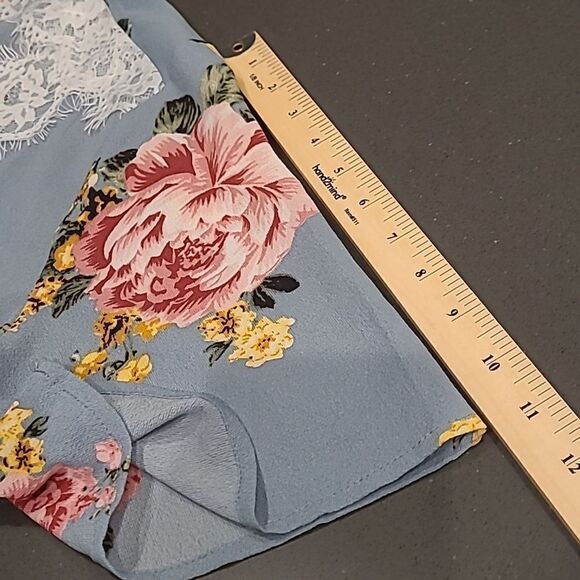 SHEIN sz 0XL poly fabric with lace - Picture 7 of 11